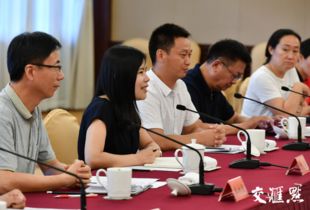 尊师重教显风范，尚学汇智育未来——江苏书记合影谦让C位引热议